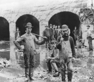 Irishmen digging the canals of Lowell.